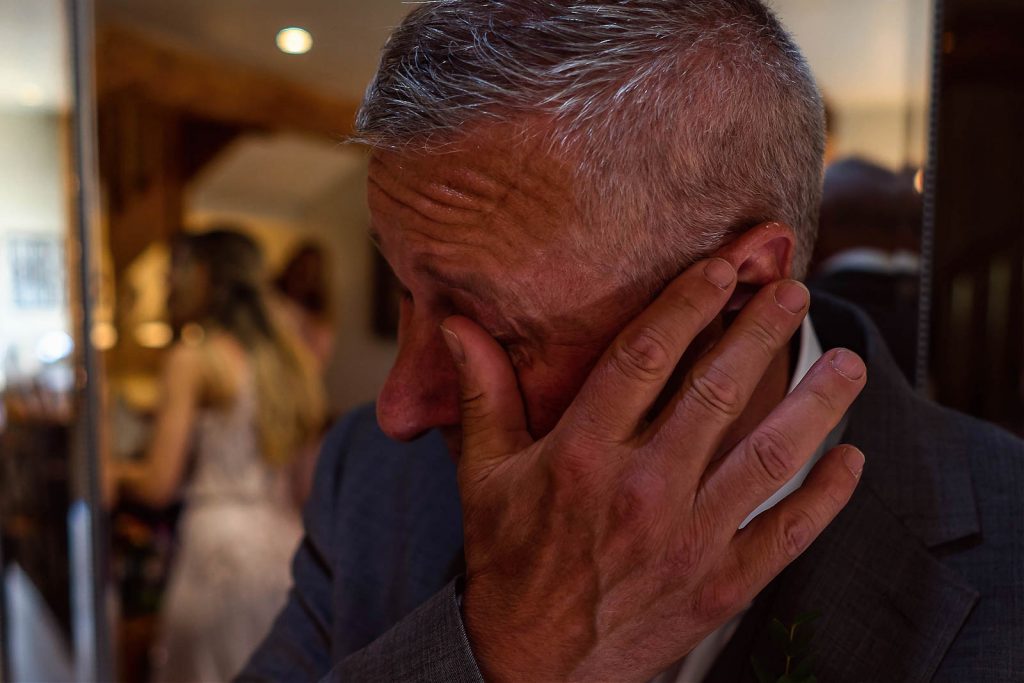 first look with dad seeing bride