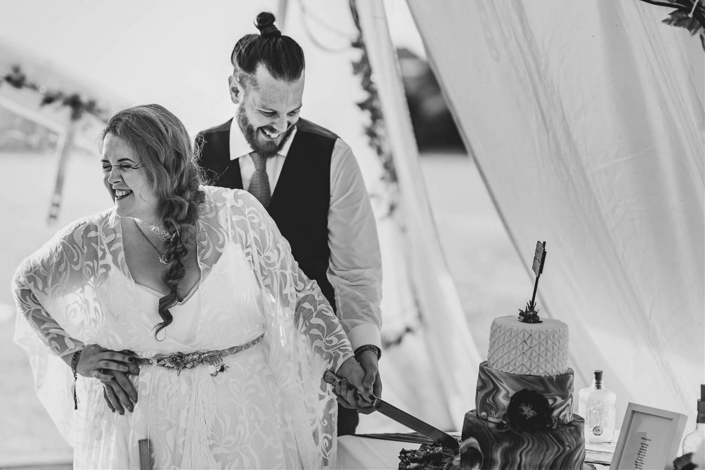 Couple cutting cake