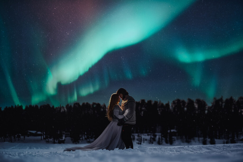 Wedding couple in northern lights